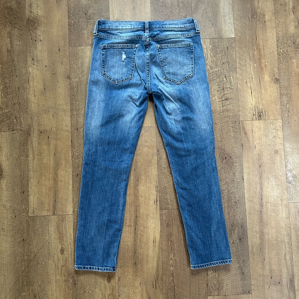 GAP Girlfriend Jeans Size 26 Cropped Distressed Medium Wash Denim - Picture 2 of 16